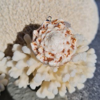 Pendentif « Spirale Écume Corail »