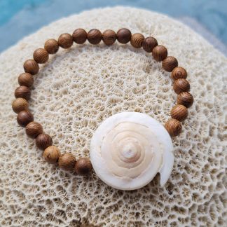 Bracelet “Spirale Ivoire” – perles de bois & coquillage naturel